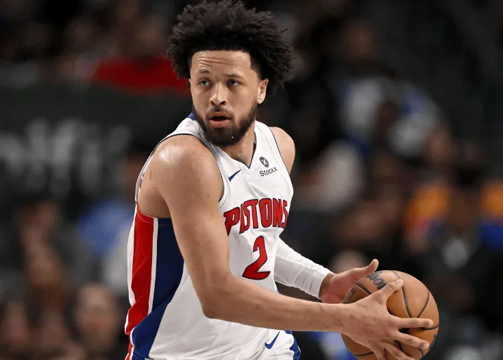 开云官方-坎宁安季后赛近三战：场均得到31分5.3篮板8助攻6.3失误